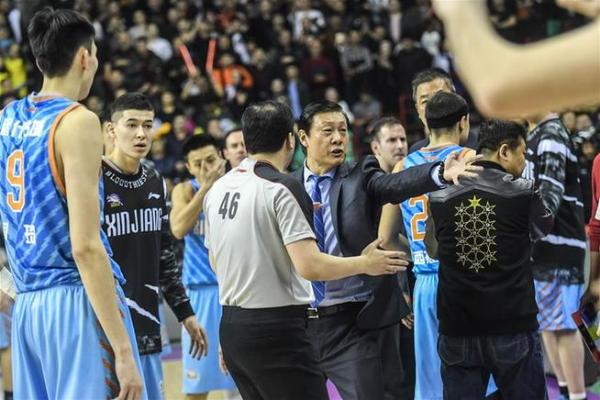  都灵主帅赛后炮轰判罚  